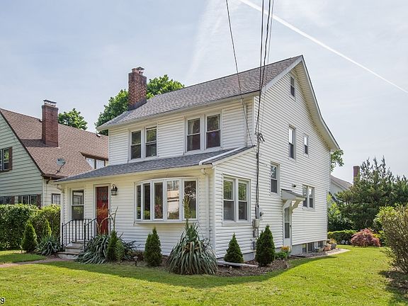 2nd image of 68 Rollinson St