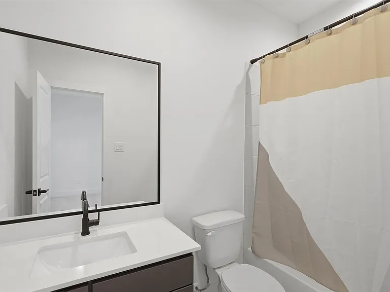 326 Eastwood St — Photo 19