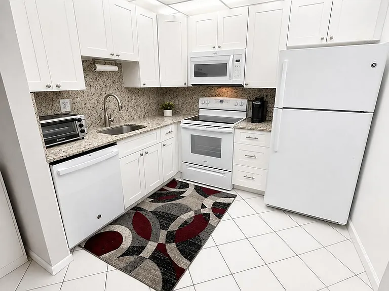 258 Burgundy Ave #F — Photo 4