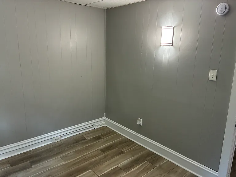 208 N Poplar St — Photo 8