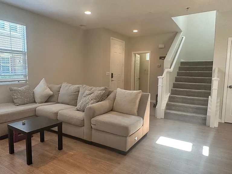 6062 Rosewood Way — Photo 5