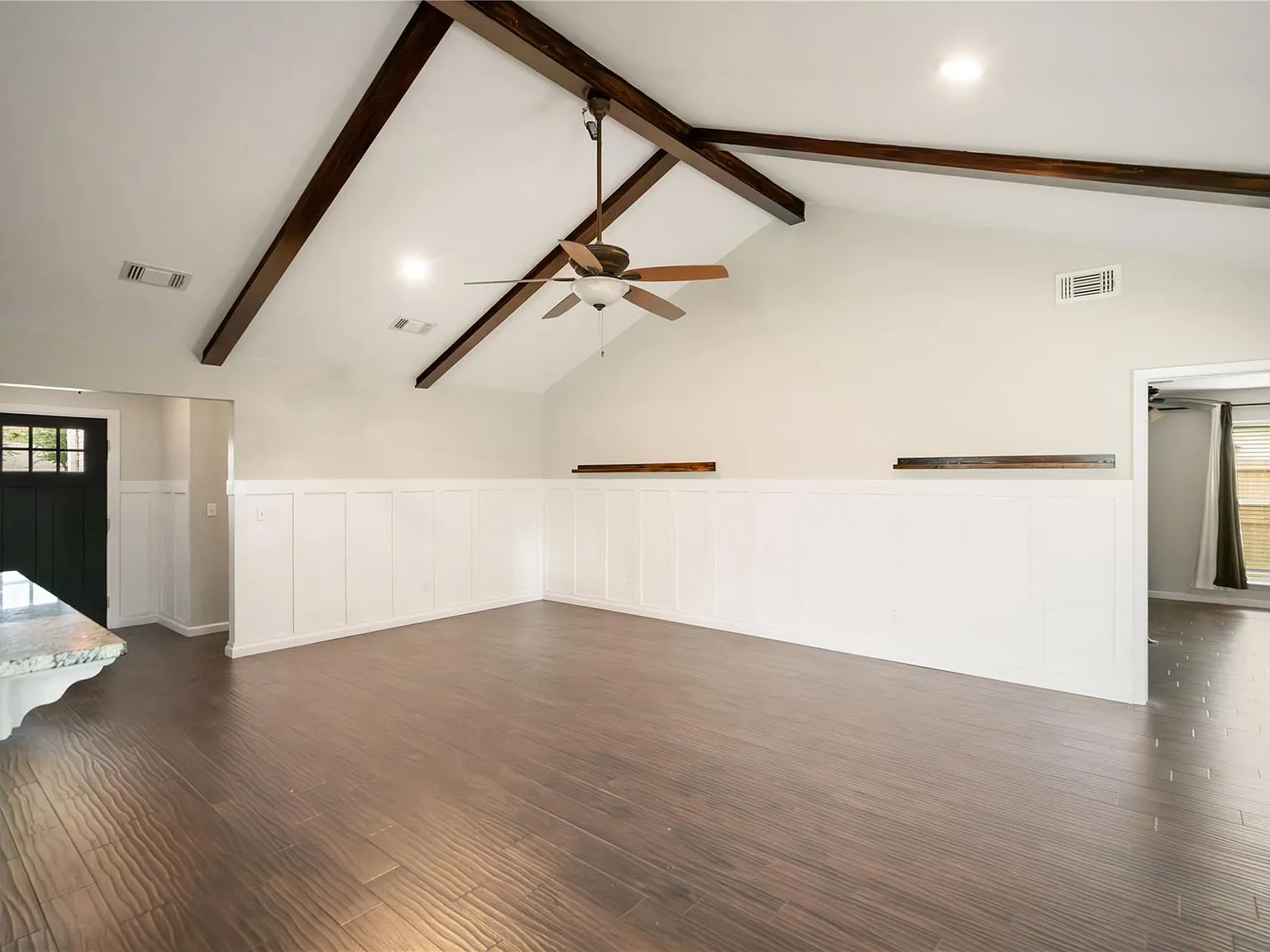 4 bed, 2.0 bath, 2169 sqft, $2,000 — Photo 4
