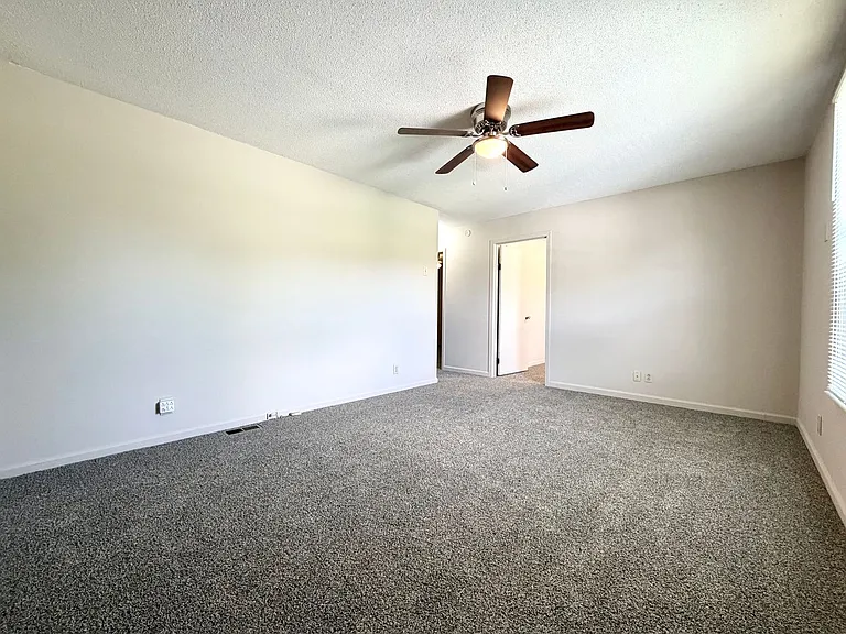 Bancroft Circle Apartments — Photo 29