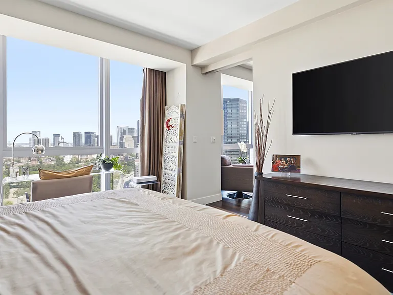 110 Stuart St #27F — Photo 4