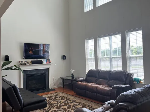 25 Eddington Ln, Monroe Township, NJ 08831