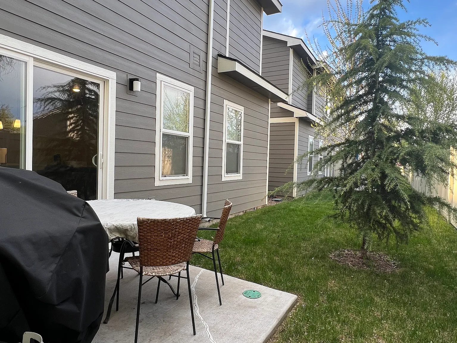 3 bed, 2.5 bath, 1668 sqft, $2,100 — Photo 2