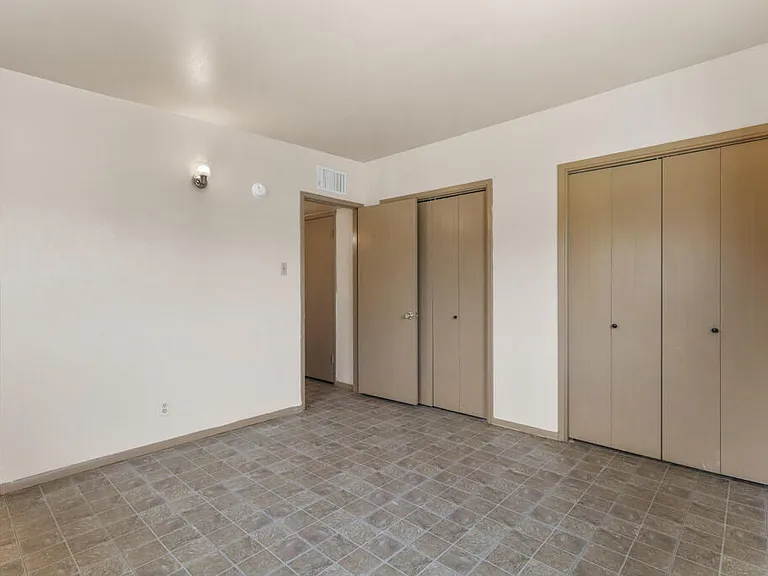 5201 Cornell Ave — Photo 32