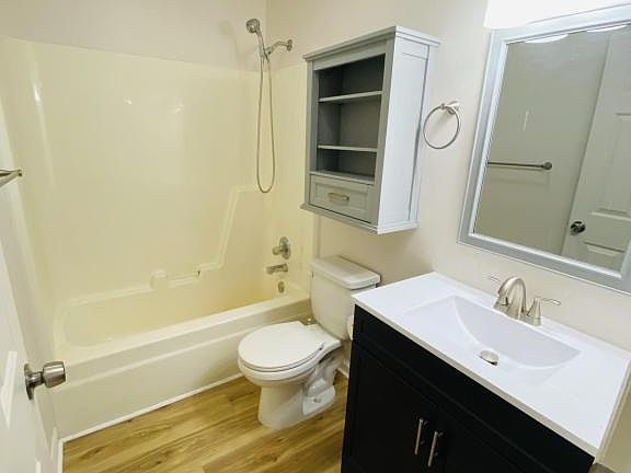 5th image of 431 Garden City Dr APT 2
