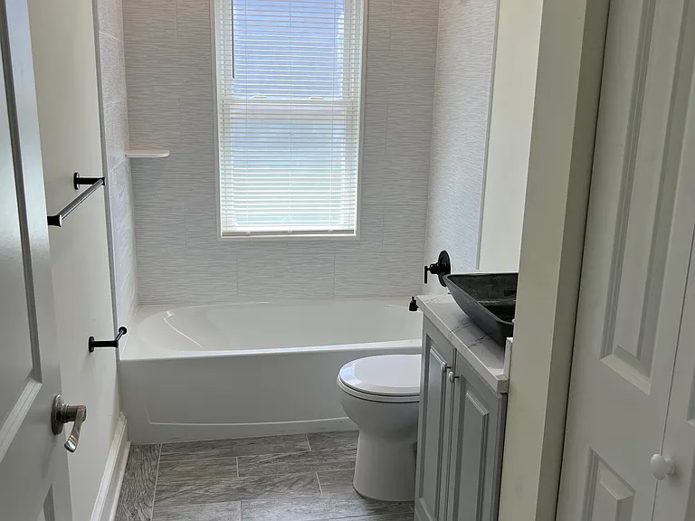 2118 W 8th St — Photo 15