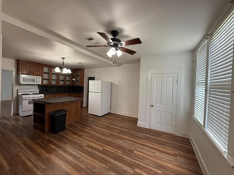 509 N Peachtree St — Photo 33