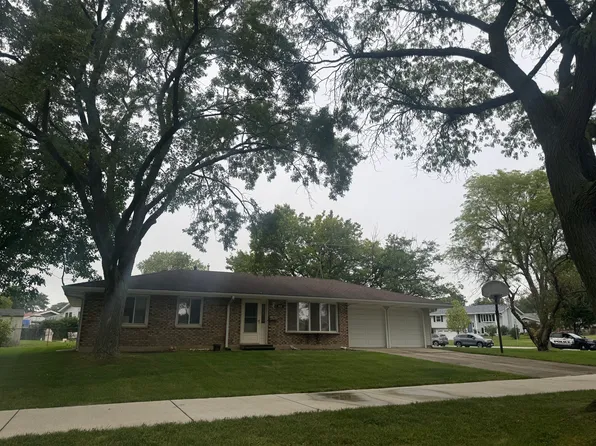 808 W Weathersfield Way #1, Schaumburg, IL 60193