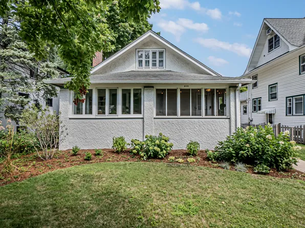 830 N Euclid Ave, Oak Park, IL 60302