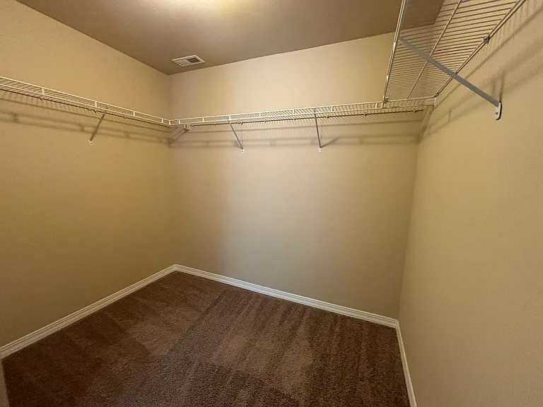 3676 SE Chesterton Dr — Photo 11