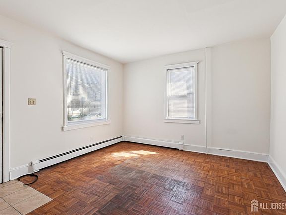 3rd image of 128 Whitehead Ave
