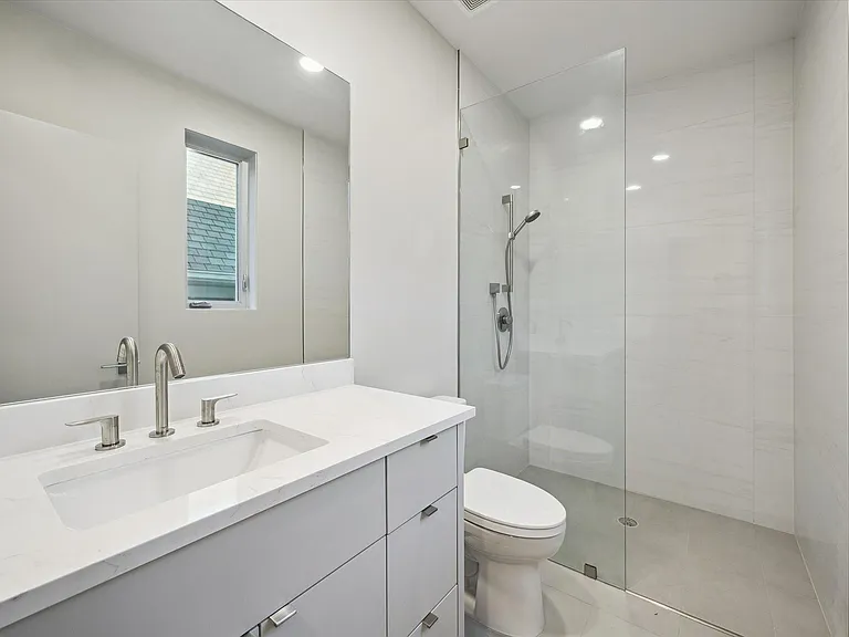 2129 Quenby St — Photo 29