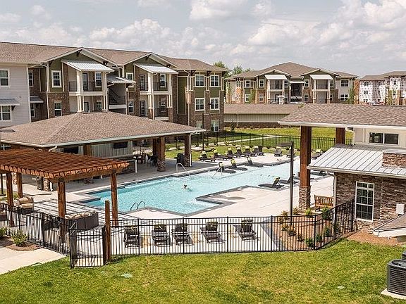 5th image of 630 St Andrews Dr APT I301