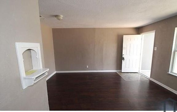 2nd image of 927 Stetson Ave #927