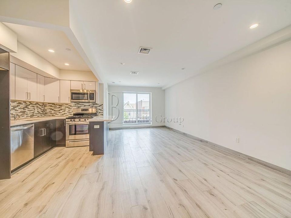 1st image of 3068 38th St #5B