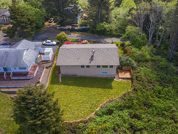 3rd image of 6537 NE Port Dr