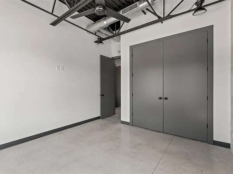 902 E Curtis St #1 — Photo 22