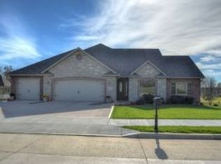 903 Old Hawthorne Dr E, Columbia, MO 65201