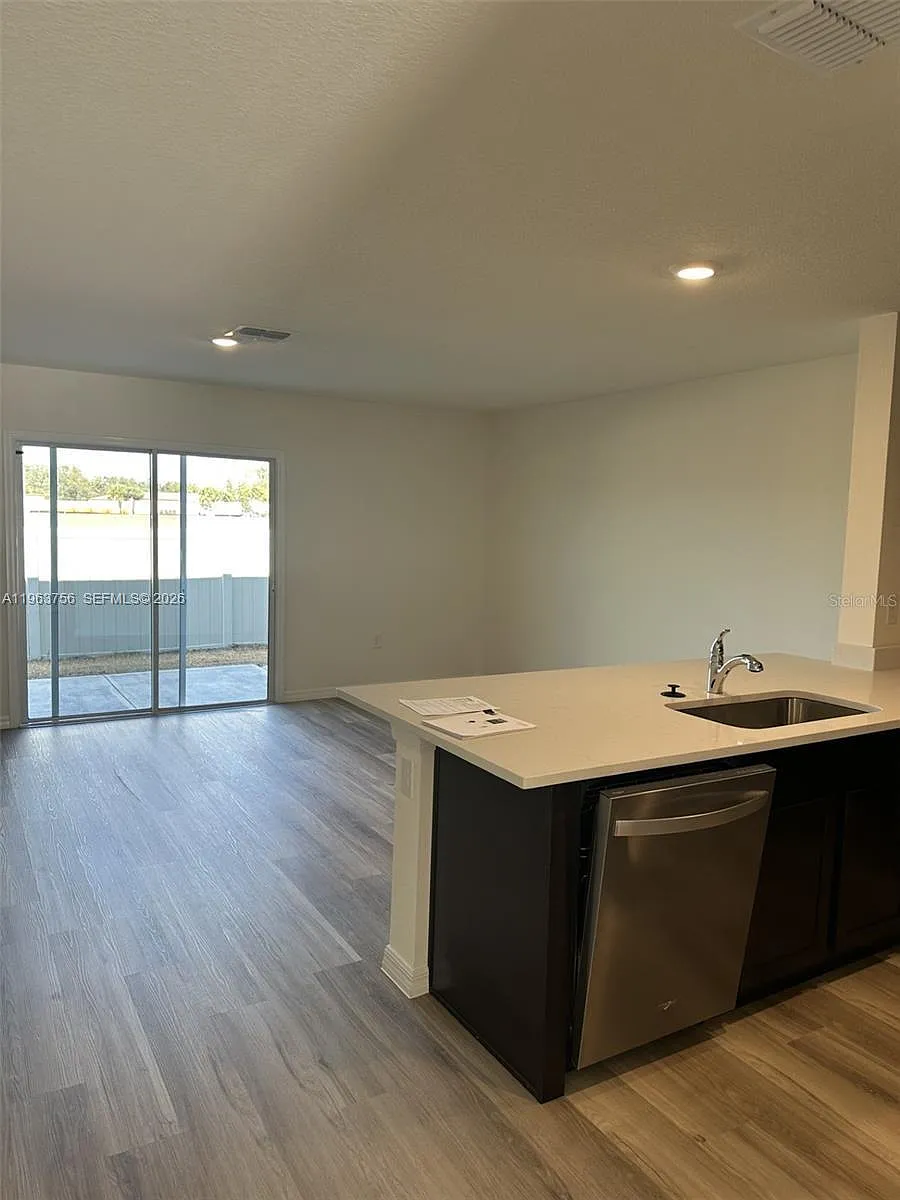 Building Photo - 8194 SW 67th Ave #0