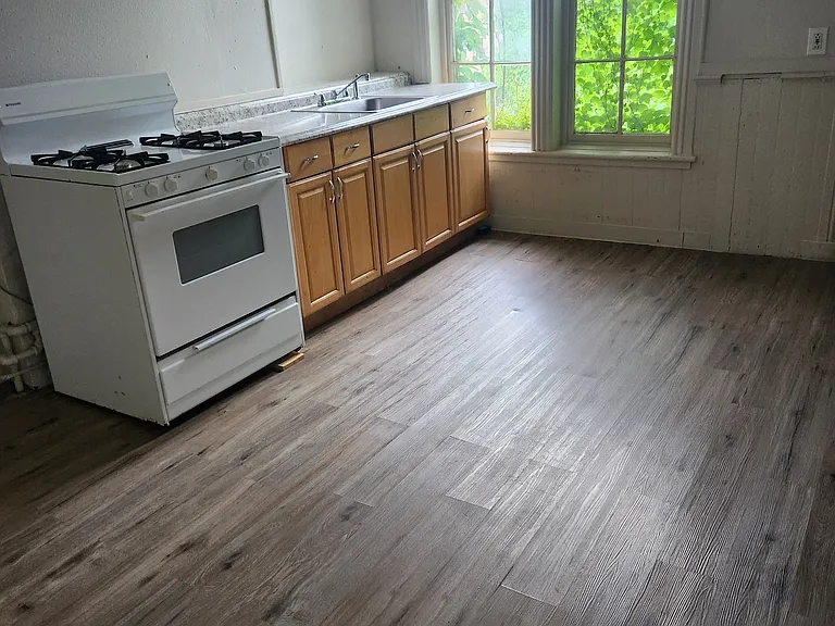 356 1st St #2 — Photo 6