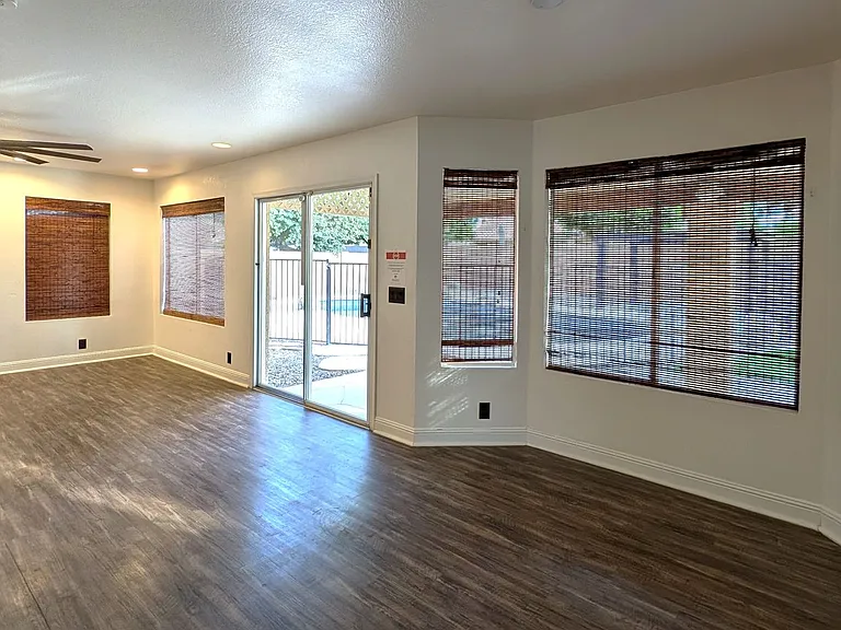 2363 W Hemlock Ct — Photo 12
