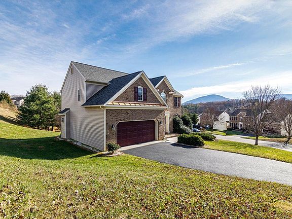 4th image of 6335 Sandhurst Dr