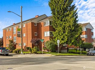 4405 SW Alaska St APT 303, Seattle, WA 98116