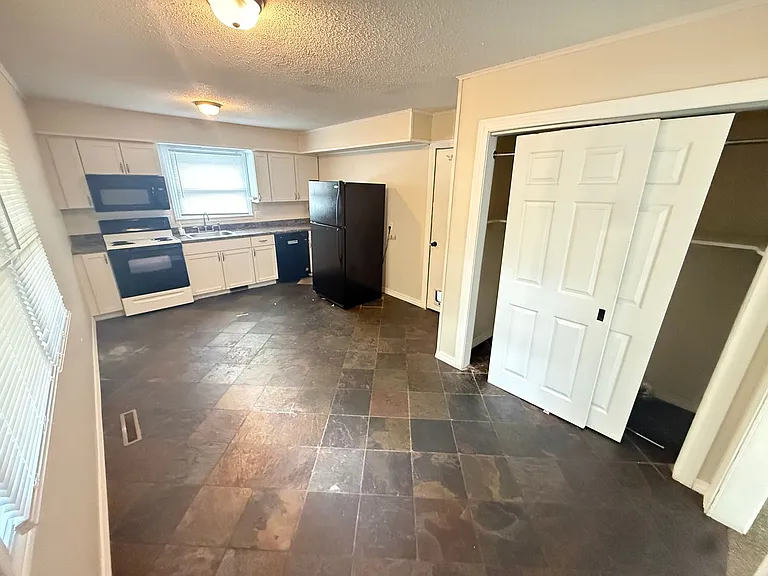 3642 S Westwood Ave — Photo 13