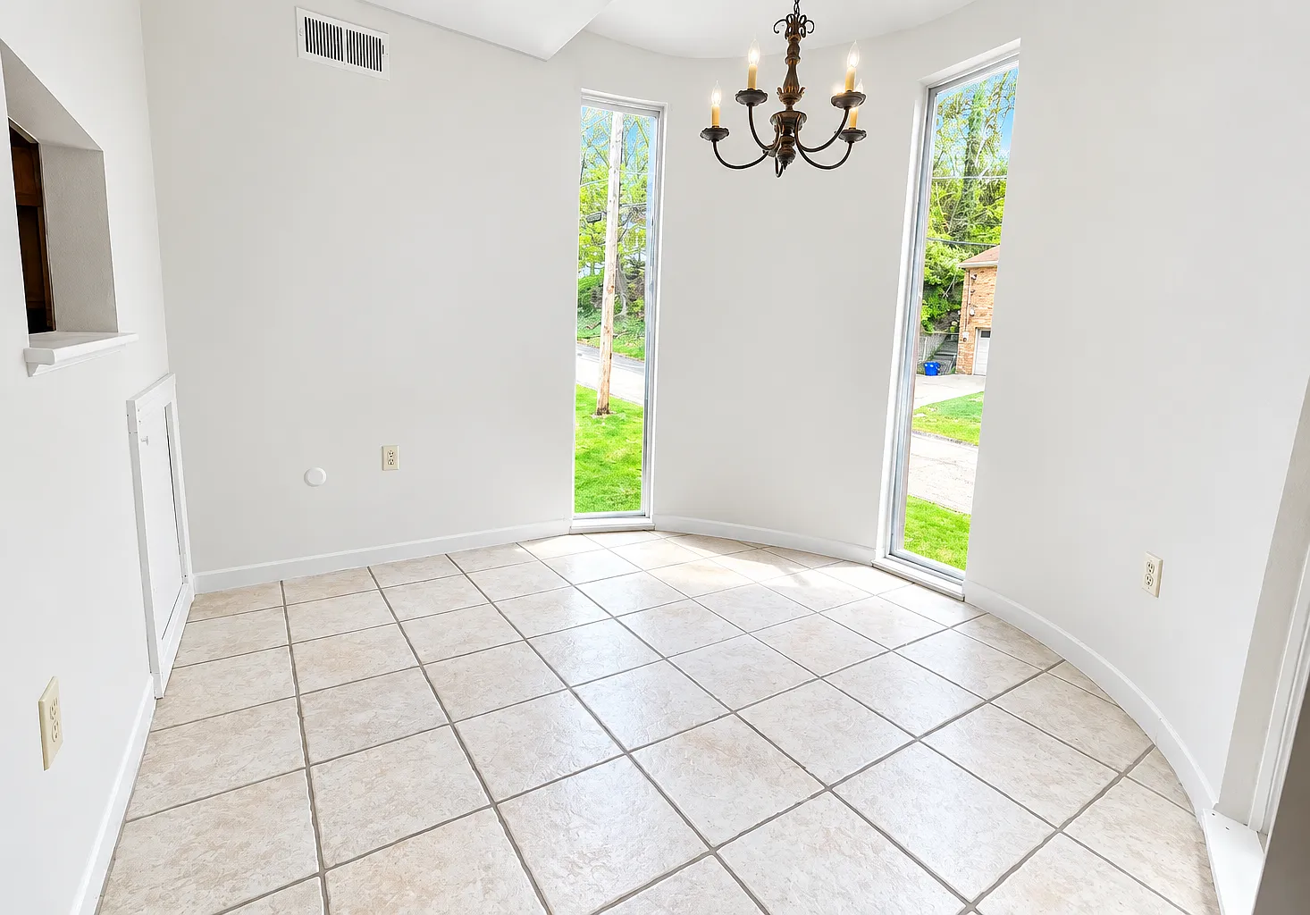 2 bed, 800 sqft, $1,165 — Photo 1