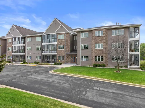 267 Oconomowoc PARKWAY, Oconomowoc, WI 53066