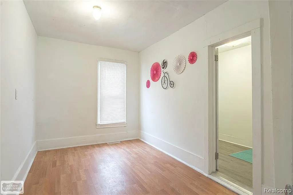 107 East Perry Street - 1 — Photo 4