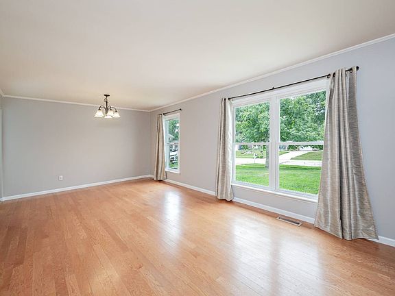 5th image of 357 Novara Dr