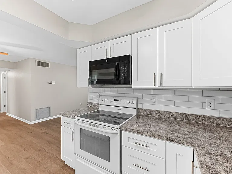1514 Edgewater Cir #2 — Photo 10