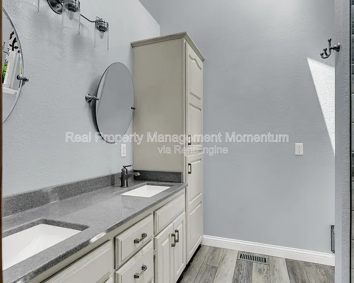 1111 W Poplar — Photo 25