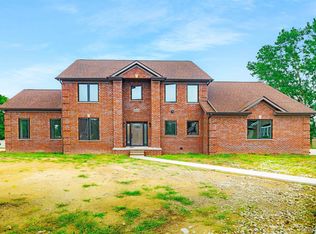 25335 Cedar Creek Dr, Brownstown, MI 48134