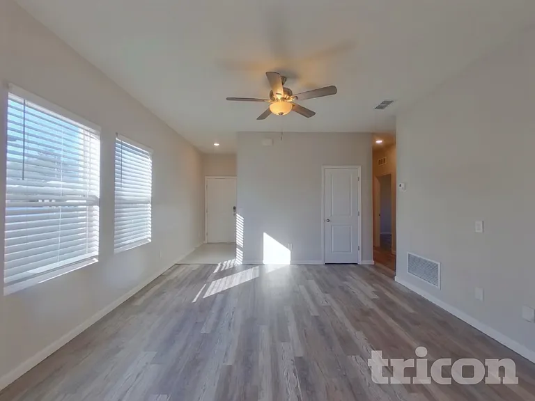 1073 Cades Cove Way — Photo 2