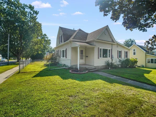 1404 Walnut St, Cedar Falls, IA 50613