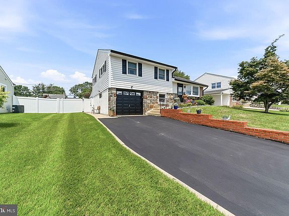 3rd image of 240 Talbot Dr