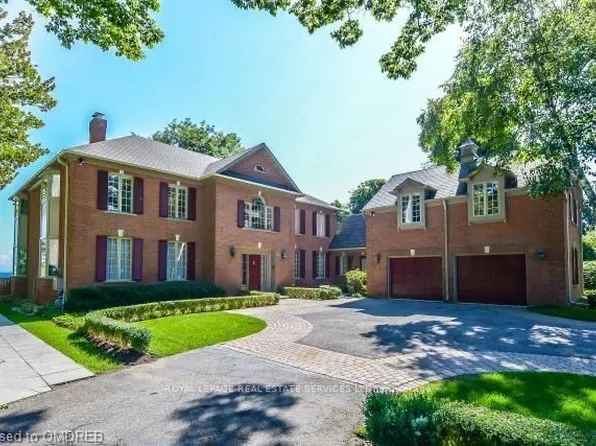 16 Ennisclare Dr W, Oakville, ON L6J 4N2