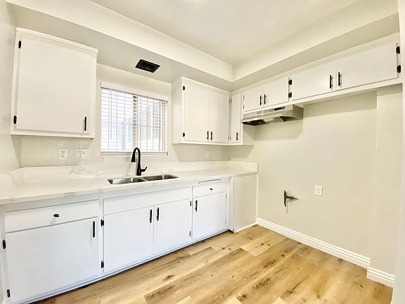 2nd image of 212 W Plymouth St APT 3