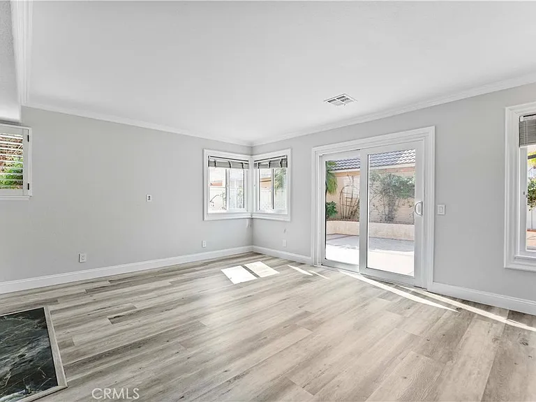 12 Dominguez St — Photo 23