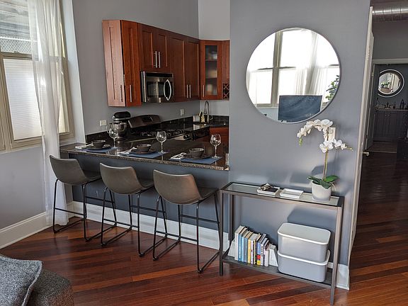 2nd image of 1116 W Leland Ave #1C