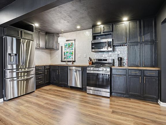 4th image of 6118 Sunrise Ave