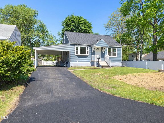 2nd image of 1204 Hemlock Street