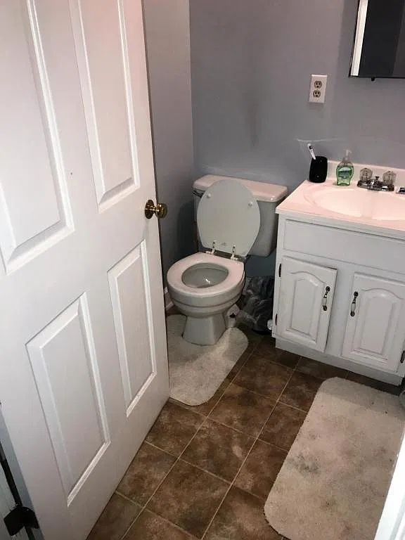 2378 Beech Ave Apt B — Photo 3