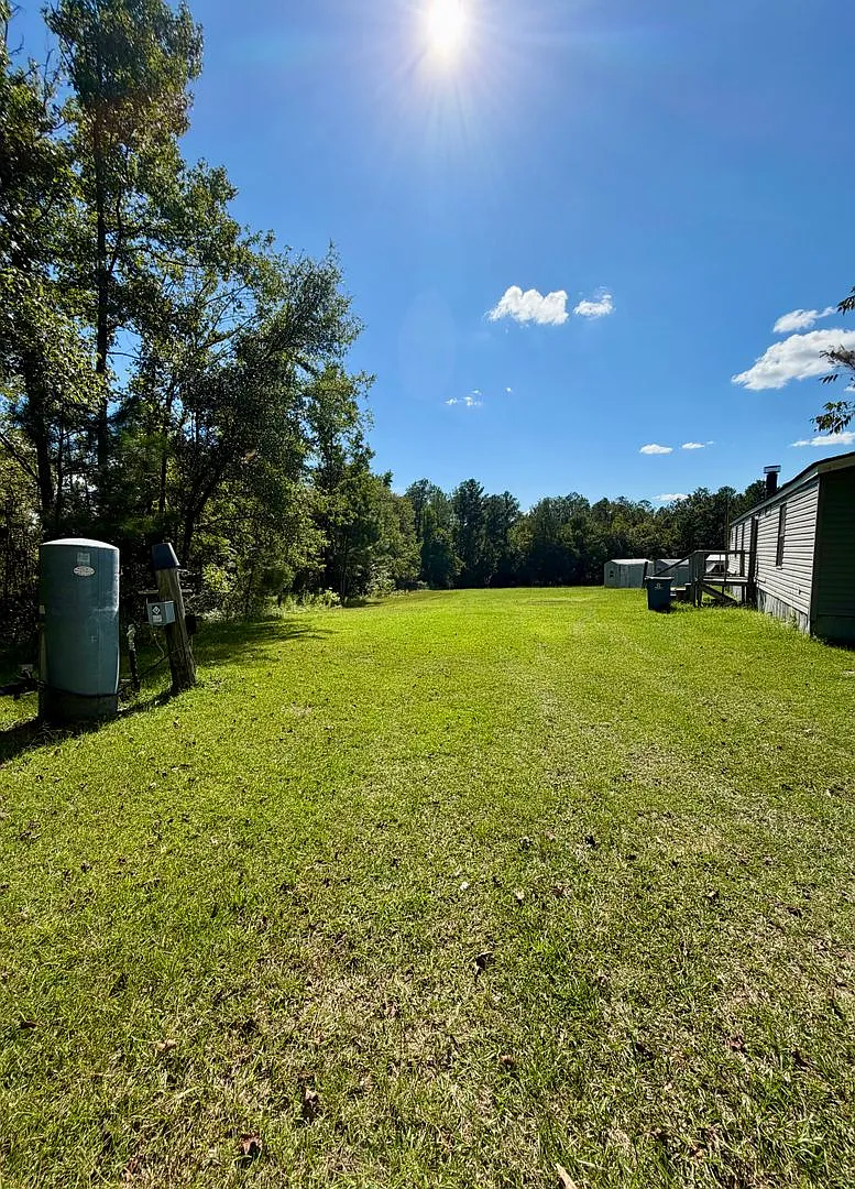 1050 Darrell Thompson Rd — Photo 2