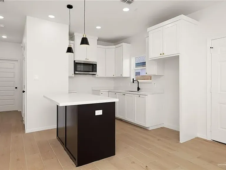 3004 Links Dr — Photo 1
